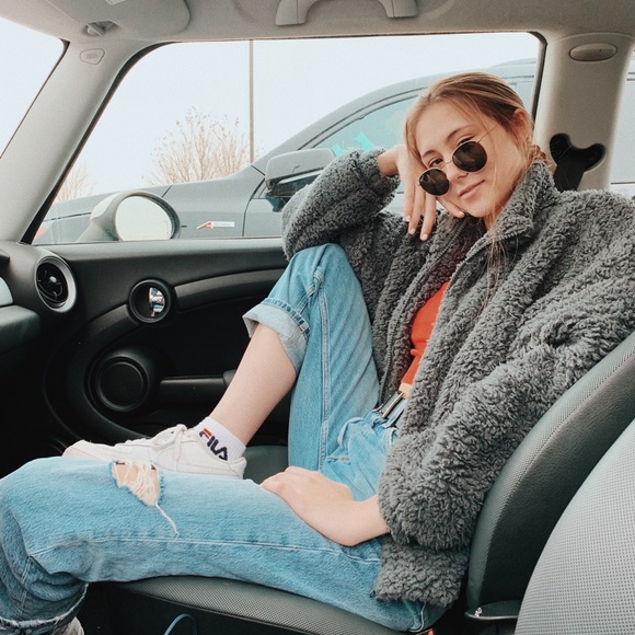 Meet your Posher, Keili - Picture 1 of 1